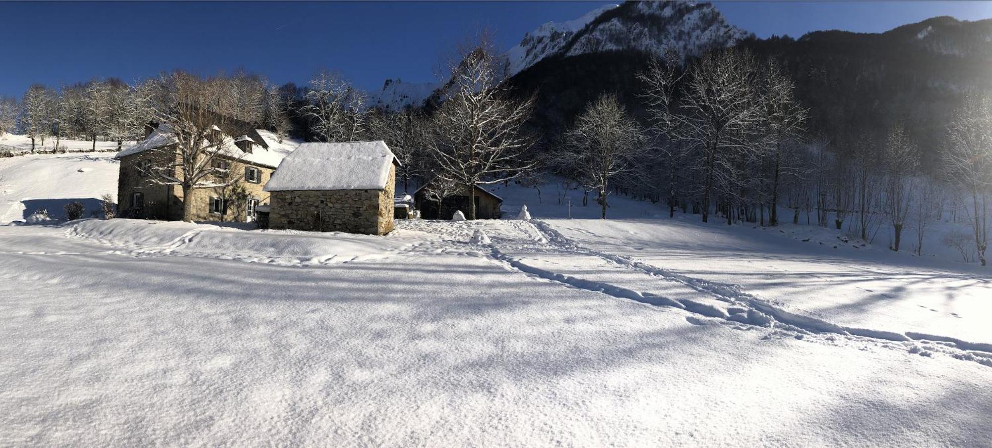 Le Domaine De Castille - Pyreneen De Charme - De Nage